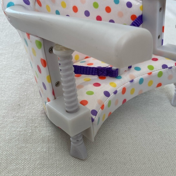 AMERICAN GIRL | Doll Treat Seat - Polka Dot Doll Clip-on Booster Seat - Picture 2 of 16